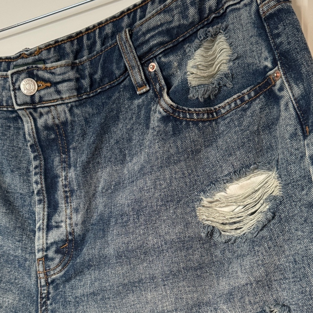 Distressed High Rise Denim Shorts - Picture 3 of 6
